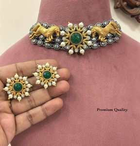 Ensemble collier et boucles d'oreilles pour femme, style classique, en laiton plaqué or, avec pierres étincelantes, pour fiançailles, mariage, anniversaire - Product Image 2