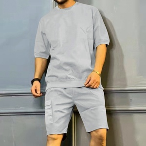 Logo personnalisé ensemble t-shirt et short d'entraînement pour hommes costume ample deux pièces pour l'été grande taille léger - Product Image 2