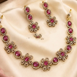 Ensemble collier et boucles d'oreilles pour femme JeweleMarket, plaqué or, pierres en cristal, style ethnique, pour mariage, fiançailles, anniversaire, fête, provenant du Maharashtra - Product Image 3