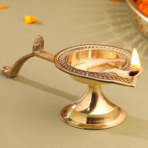 Lámpara decorativa de latón con diseño del Dios Ganesha, soporte para lámpara de aceite Akhand Diya para templo, disponible a precios de mayorista. - Product Image 3