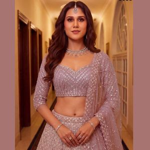 Lehenga Choli de mariée semi-cousu en tulle épais brodé de paillettes roses et de Zari, avec dupatta en tulle doux, pour tenue de soirée, par Royal Export - Product Image 4