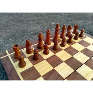 Ensemble d'échecs portable de luxe 2-en-1 en bois, grand plateau d'échecs pliable de voyage avec pièces sculptées à la main, décoration élégante pour table - Product Image 2