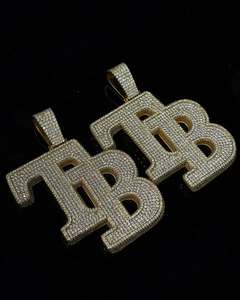จี้ตัวอักษร TB ชุบทอง 18K ประดับโมอิสซาไนต์ เครื่องประดับฮิปฮอปสำหรับผู้ชาย สวมใส่ได้ทุกวัน - Product Image 4