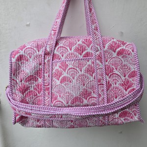 Nueva llegada: Bolsa de lona acolchada 100% algodón con estampado a mano para viaje, bolsas étnicas de algodón, bolsas de viaje de algodón - Product Image 1