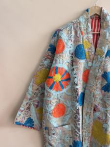 Chaqueta Tradicional Hecha a Mano Estilo Vintage Kantha Suzani, Kimono Corto para Mujer - Product Image 3