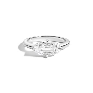 Anillo de compromiso de diamante de laboratorio ovalado de 2 quilates, oro macizo de 14K y 18K, con diseño de brújula oriental-occidental y corte escalonado, joyería nupcial moderna y minimalista - Product Image 3