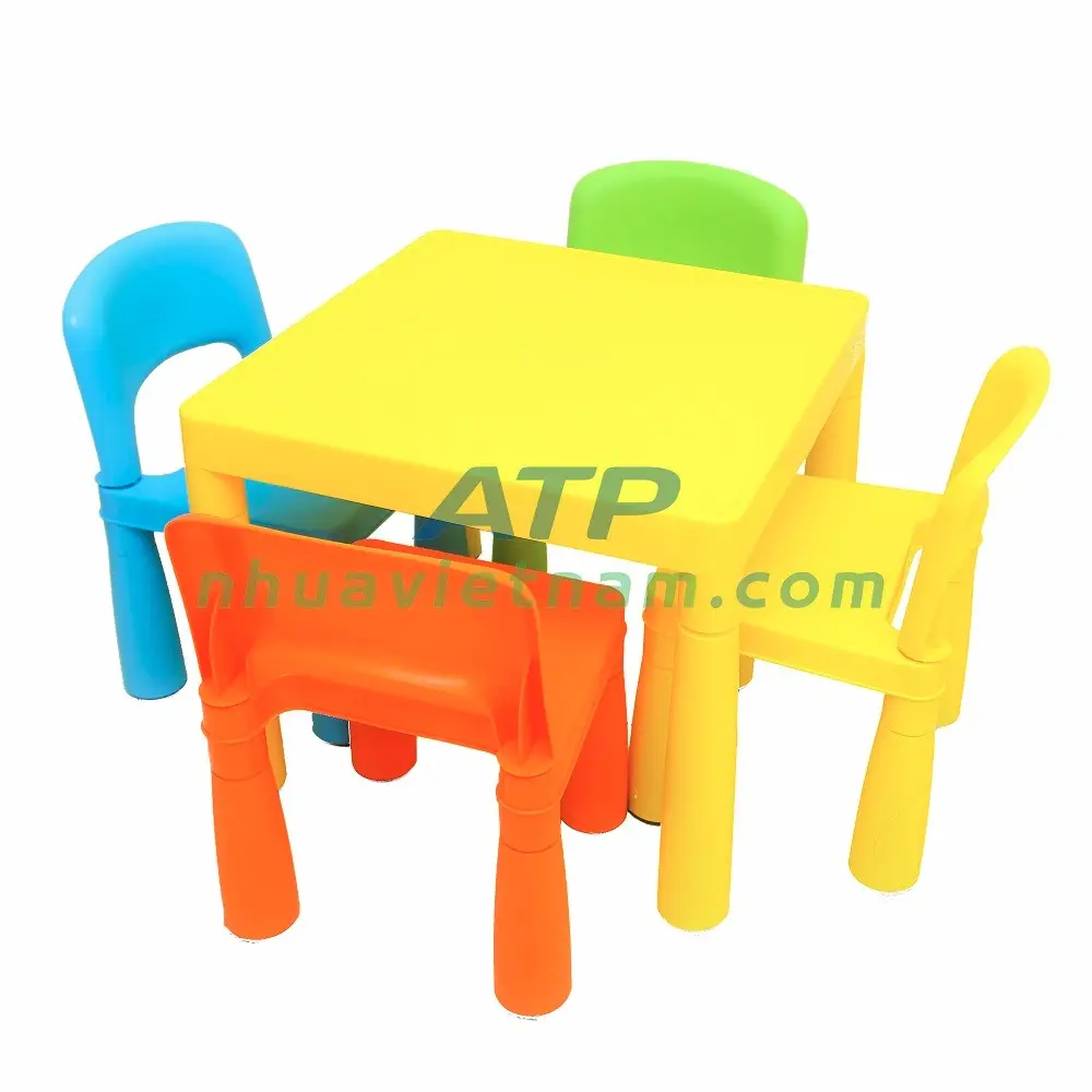 مجموعة من 4 كراسي و طاولة للأطفال طاولة لعب للأطفال طاولة بلاستيكية ملونة للمدرسة للبيع