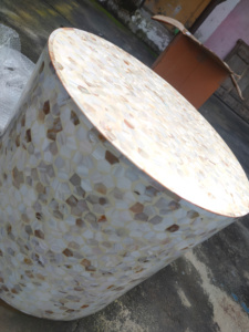 Tabouret ange en résine artisanale avec forme personnalisée, artisanat décoratif pour la maison, ARTISANAT EN RÉSINE - Product Image 2