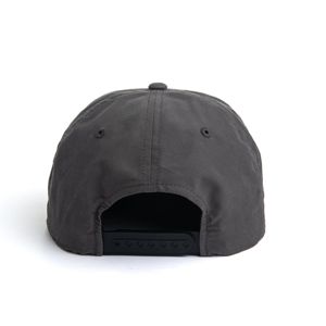 Gorra de Golf de 5 Paneles con Parche Bordado Personalizado al por Mayor, Color Gris Carbón, Resistente al Agua, Visera Plana, Cierre a Presión, Alta Calidad - Product Image 4