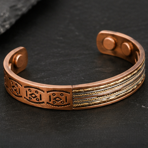 Brazalete Terapéutico Magnético Abierto de Cobre Puro con Detalles de Latón, Grabado Ancho, Hecho a Mano, Joyería de Lujo con Relieve - Product Image 4