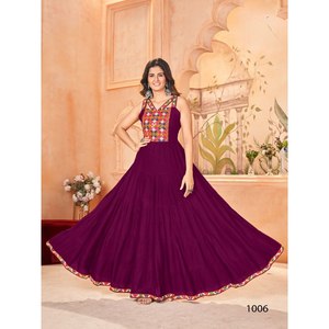 ชุดราตรีผ้าเรยอนและลูกไม้ - Product Image 1