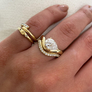 Bague de fiançailles et de mariage classique en or avec diamant de 2 carats de taille poire cultivé en laboratoire, certifié IGI, sertissage invisible - Product Image 5