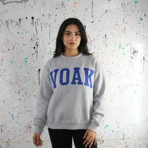 Sudadera Gris Oversize de Cuello Redondo VOAK, Unisex, Corte Regular, Tejido de Algodón, Estilo Casual Otoñal, CLUSH SPORTS - Product Image 1