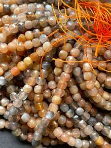 ลูกปัดมูนสโตนสีพีชธรรมชาติ รูปทรงสี่เหลี่ยมเหลี่ยมเจียระไน สวยงาม สีพีชเทา สำหรับทำเครื่องประดับ - Product Image 4