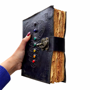 Carnet en cuir fait main avec motif de dragon en relief et pierres précieuses colorées, carnet de luxe pour écrire et dessiner - Product Image 2
