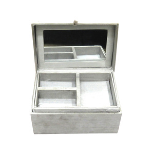 Boîte à bijoux perlée pour cadeau de mariage avec décorations brillantes, boîte de rangement artisanale, magnifique organisateur d'accessoires perlés blancs - Product Image 3