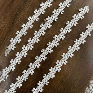 Elegante borde de encaje de algodón adecuado para vestidos, ribetes de dupatta y prendas de diseñador. - Product Image 2