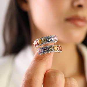 Anillo de Compromiso de Oro Amarillo de 14K con Diamantes y Zafiros Multicolor Arcoíris, Diseño Exclusivo, Joyería con Piedras Preciosas Naturales - Product Image 2