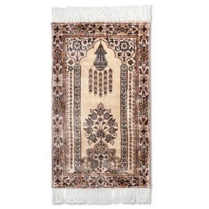 Alfombra de Oración Islámica de Viscosa con Sensación de Seda en Color Marfil y Beige, Directo de Fábrica, Alfombra de Adoración Musulmana Premium Disponible al Mejor Precio - Product Image 1