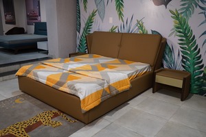 Lit King Size de Luxe Haut de Gamme avec Tête de Lit Rembourrée en Cuir PU/Velours/Tissu et Cadre CRCA - Product Image 4