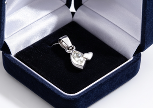 Art Palace - Colgante de Corazón Plateado con Circonita Cúbica de Corte Marquesa, Estilo Clásico, Joyería Unisex - Product Image 2