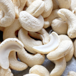 Offre Spéciale : Noix de cajou brutes de première qualité (WW180, WW240, WW320, LP) – Noix de cajou de Côte d'Ivoire – Emballage personnalisé disponible - Product Image 1