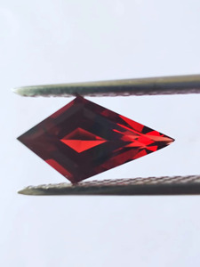 Granate / Forma de cometa / 7x13mm / Calidad superior VSI / Piedra natural / Granate rojo / 2.16 quilates - Product Image 2