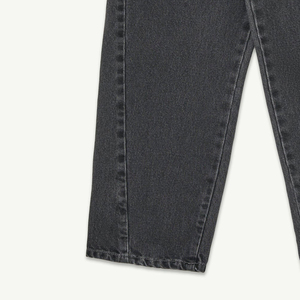 กางเกงพรีเมียมสำหรับเด็กผู้ชายแบบติดกระดุม บริการ OEM ออกแบบพร้อมโลโก้ โรงงานผลิตเสื้อผ้าเด็กผู้ชายตามเทรนด์ ผ้าเดนิมเนื้อนุ่ม - Product Image 3