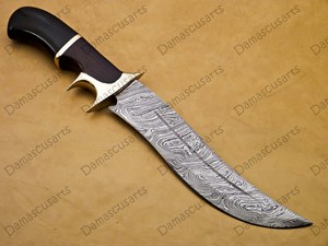 มีดทำมือเหล็กดามัสกัสตีขึ้นรูป สำหรับล่าสัตว์ ใบมีดแบบ Fixed Blade ด้ามไม้ สำหรับกิจกรรมเอาตัวรอดกลางแจ้ง  แบบ Full Tang  ขอบใบมีดหยัก  รับผลิตแบบ OEM - Product Image 4
