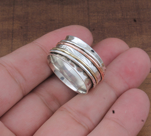 Anillo de Estilo Vintage con Incrustaciones, Plata 925 con Acabado Texturizado, Engaste de Bisel, Diseño Simple de Cruz, Anillo de Boda para Hombre de Plata y Latón para Fiesta - Product Image 1