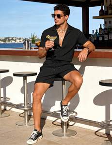 Ensemble homme vibrant imprimé aquarelle : chemise à manches courtes et short de plage assorti – Tenue décontractée estivale colorée pour les vacances - Product Image 4