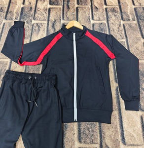 Ensemble de survêtement épais personnalisé en polyester/coton (ODM) – Veste et pantalon de jogging – Style streetwear tendance pour l'hiver - Product Image 3