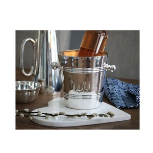Refroidisseur à vin de luxe plaqué argent – Seau à glace fini à la main avec bandes côtelées et poignées sphériques - Product Image 1