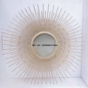 Geometric Shape Wall <b>Mirror</b> Iron Glass Material Decorative Wall <b>Mirror</b> Hand <b>Crafted</b> Design for Home Decor Living Office - Product Image 1