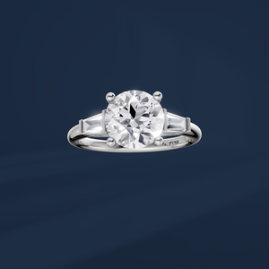 Anillo de Compromiso de Diamante Redondo Brillante de Platino con Halo y Diamantes Laterales, Certificado IGI, Estilo Clásico para Mujer - Product Image 2