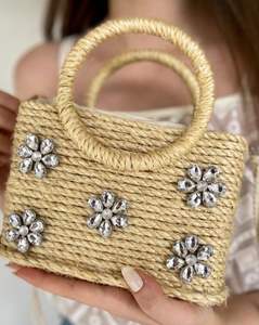 Bolso de Mano Tipo Clutch de Yute con Bordado y Decoración de Cuentas, Hecho a Mano con Piedras de la Mejor Calidad - Product Image 4