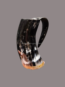Taza con forma de cuerno Trinkhorn, artesanía ecológica de la India, estilo animal pulido, material orgánico, decoración para el hogar, hecha por Tayyab - Product Image 3