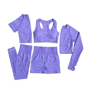 Vêtements de sport côtelés solides personnalisables pour femmes Ensemble de vêtements de yoga 4 pièces avec shorts Respirant et imperméable Vêtements de sport actifs - Product Image 4