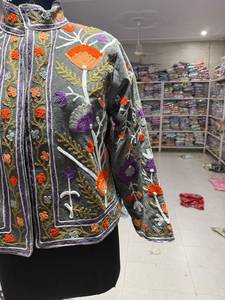 Chaqueta de Mujer con Cuello Mandarín Bordado a Mano con Flores, Manga Tres Cuartos, Estilo Étnico Otoñal, Corta, Diseño Elegante, Regalo - Product Image 3