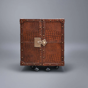 Estante para Vino de Cuero de Alta Calidad, Color Marrón, con Ruedas, Mueble de Almacenamiento para Bar en Casa u Hotel, Personalizable, Bajo Costo - Product Image 1