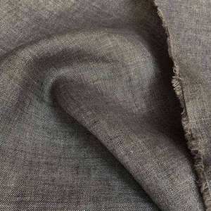 Chemise décontractée pour homme à manches longues, aspect denim, en coton, boutonnée, pour le travail, bleu uni, en chambray léger, vente en gros - Product Image 6