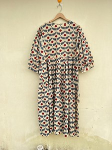 Robe midi en coton à imprimé floral rouge bohème, col noué, manches bouffantes, coupe ample, robe décontractée d'été pour femmes - Product Image 4