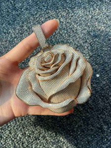 Pendentif Fleur en Moissanite Plaqué Or Rose et Rhodium Argent 925, Bijou de Luxe pour Femme, Idéal Cadeau - Product Image 3