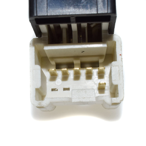 25411-0V000 25411-0V00A Interrupteur de commande d'assistance du régulateur de lève-vitre électrique pour Nissan Patrol Y61 GU 1997-2012 - Product Image 4