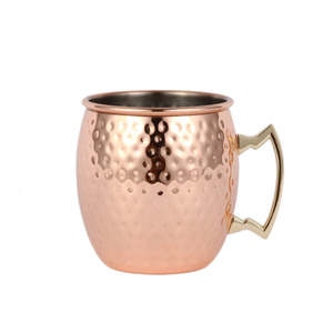 Tasses à Moscow Mule tendance en gros, finition martelée, en acier inoxydable, avec poignée en laiton facile à saisir, pour le service de boissons de mariage - Product Image 1