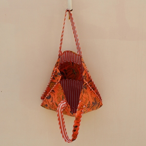 Sac fourre-tout matelassé artisanal SHRI RAM HANDLOOM, imprimé floral, orange, léger, réutilisable, pour le shopping et les voyages - Product Image 4
