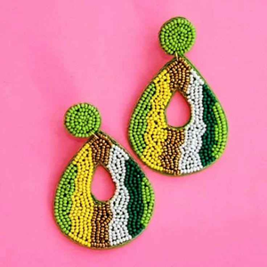 Pendientes Boho Clásicos 113 con Cuentas, Bordado Artesanal de Mariposa, Joyería Ligera de Algodón con Cuentas de Semillas, Accesorios de Moda con Cristales - Product Image 1