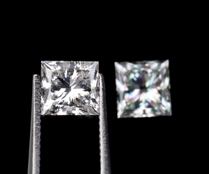 OM GEMS - Par de Diamantes Cultivados en Laboratorio HPHT CVD de Corte Princesa, Forma Cuadrada, Corte Excelente, 1.25 Ct, E,F VVS-VS, para Colgante - Product Image 1