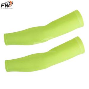 Manguitos de compresión para brazos con protección solar UV para golf, deportes al aire libre, senderismo y ciclismo, de secado rápido, en Spandex/Poliéster - Product Image 4
