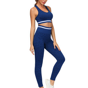 Ensemble de sport pour femme : Soutien-gorge de sport à bretelles croisées et leggings taille haute, maintien moyen, anti-transpiration, découpes, pour yoga et fitness, bleu - Product Image 1